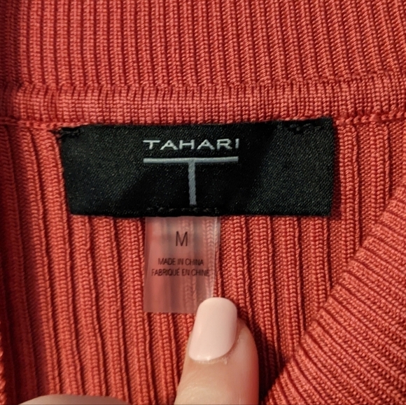 Tahari Deep Burnt Orange Ribbed Viscose Stretch Mockneck Size Medium *Flaw* - Picture 2 of 7